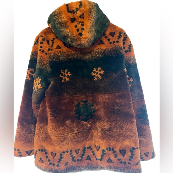 🌲 Faux Fur coat 🌲 - Picture 7 of 8